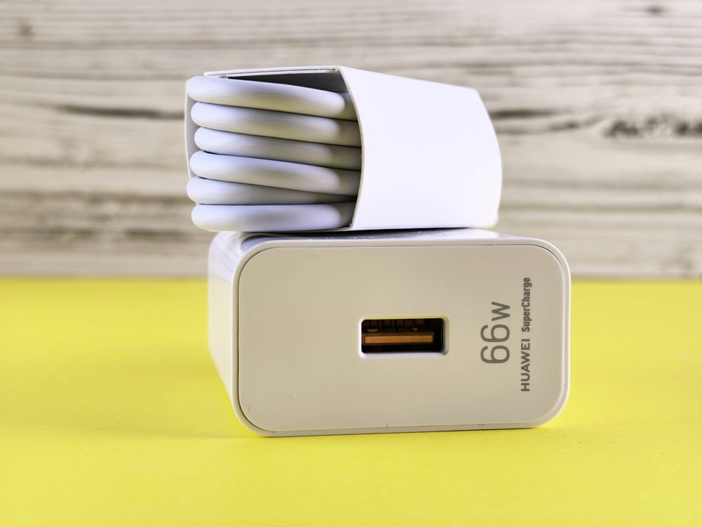 Compact GaN charger
