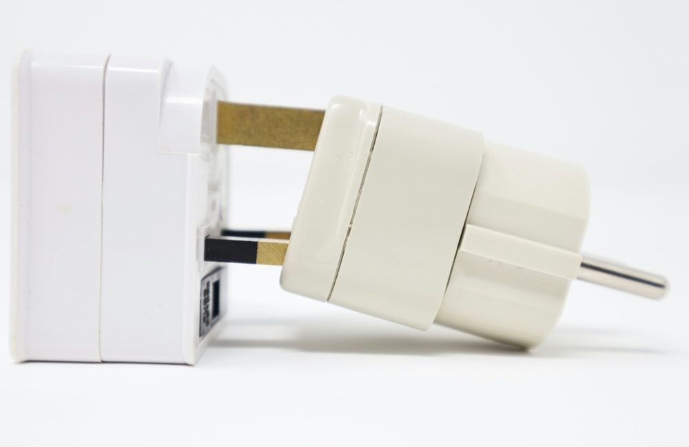 Universal travel adapter