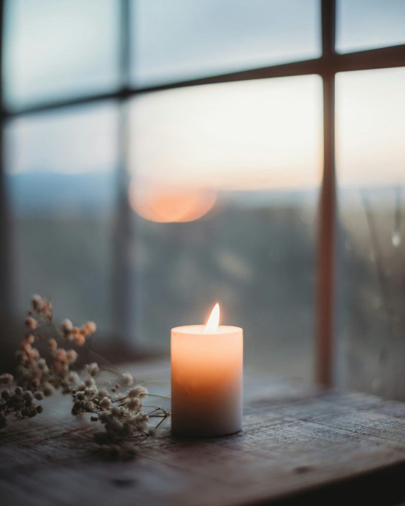 Woody scented candle