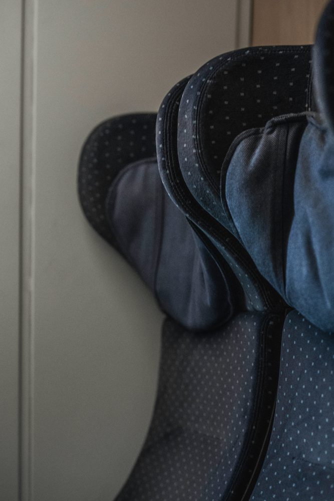 Inflatable neck pillow